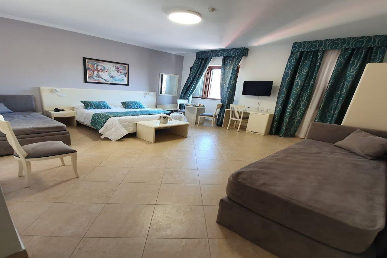 & Relax Hotel