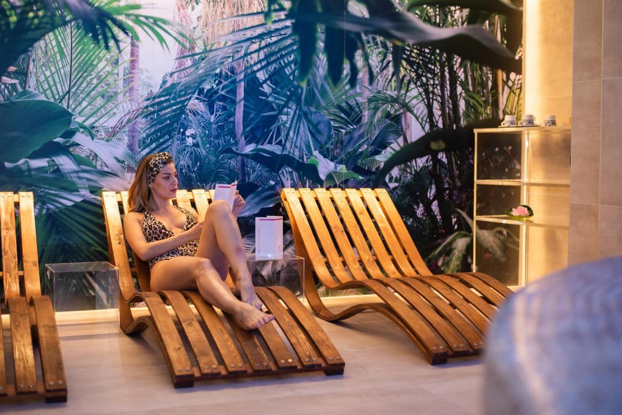 & Relax Hotel